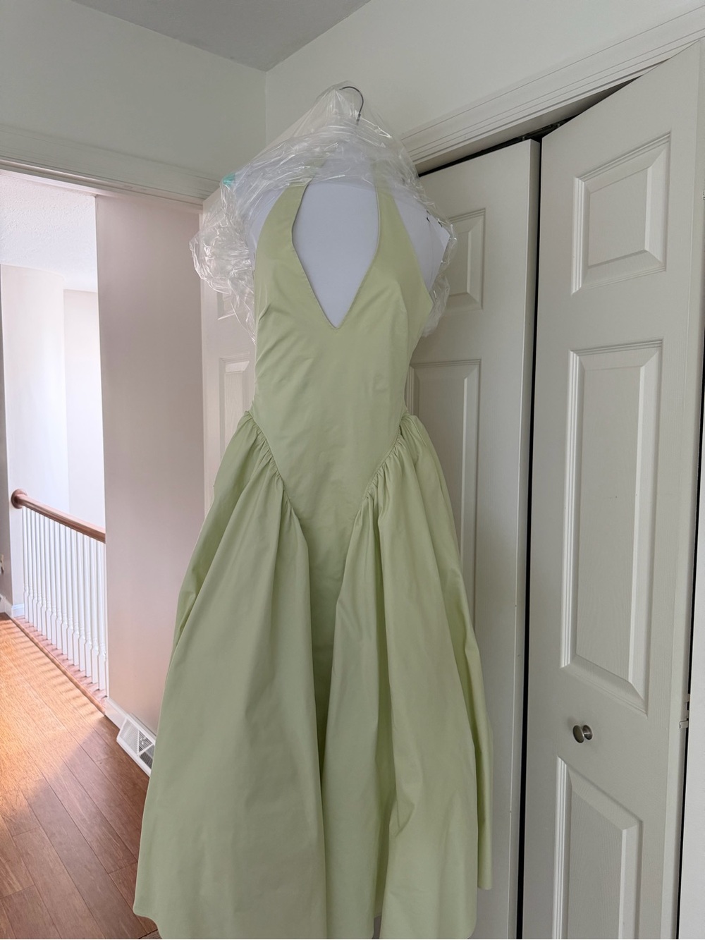 House of CB Marilyn Green Pistachio Halter Dress M Medium - Picture 5 of 8